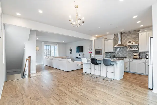 314 Harlequin St gallery image 26