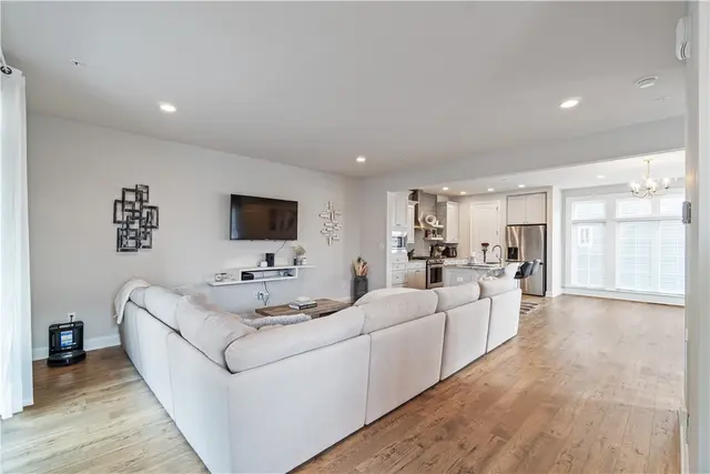 314 Harlequin St gallery image 29