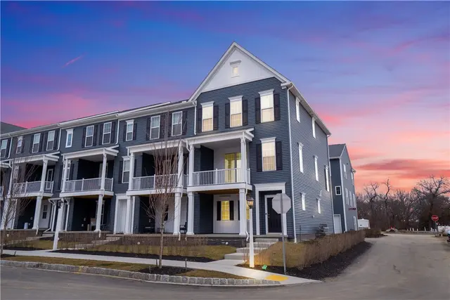 314 Harlequin St
