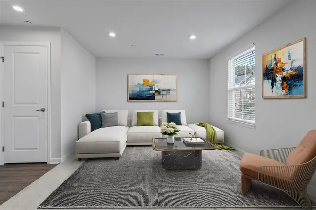 315 Caledonia Pl gallery image 4