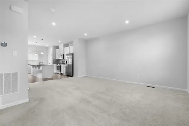 315 Caledonia Pl gallery image 7