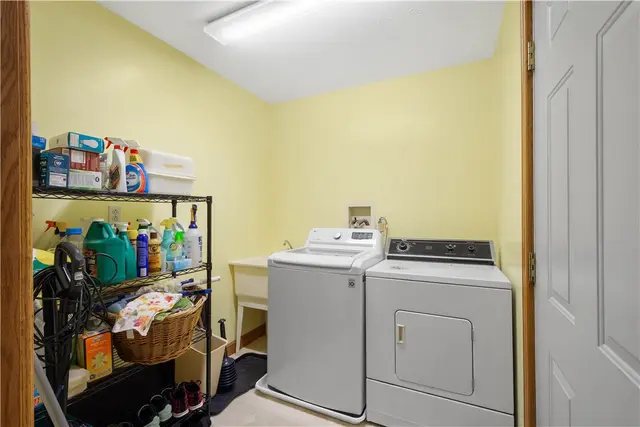315 Thorn St gallery image 11