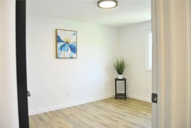 316 Leatherbark Rd gallery image 3