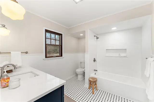 316 Nicholas Pl gallery image 34