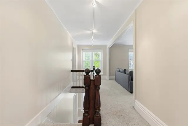 316 Thorn gallery image 8