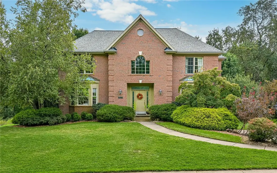 3166 Canterbury Dr