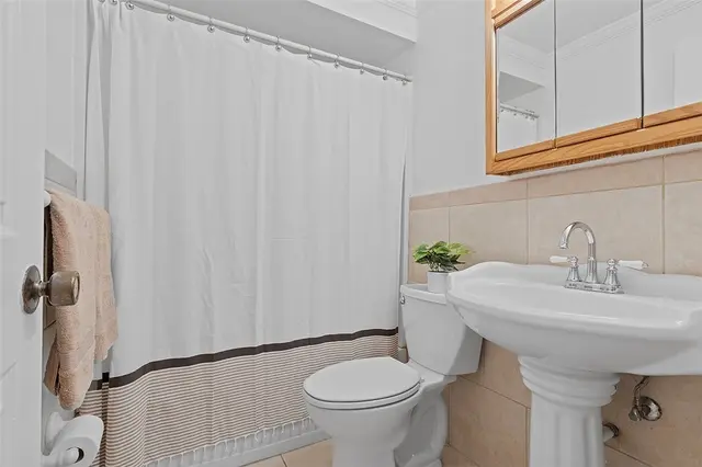 3166 Morningside Dr gallery image 11