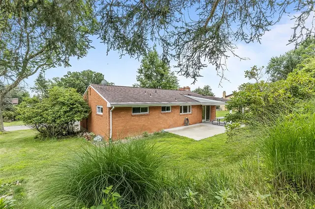 3166 Morningside Dr gallery image 16