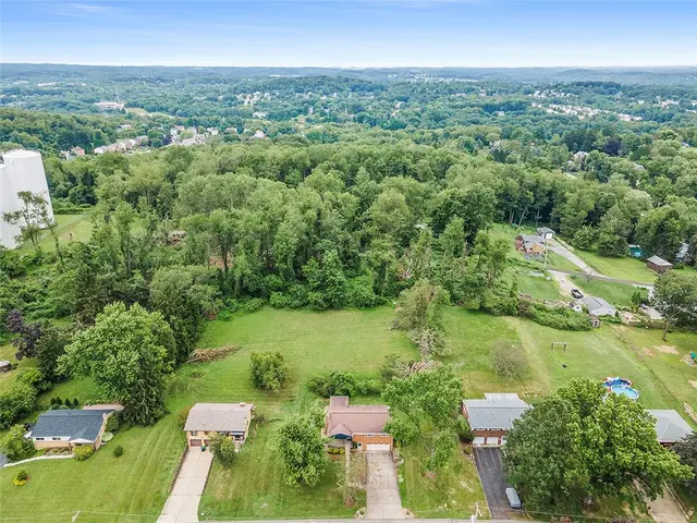 3166 Morningside Dr gallery image 18