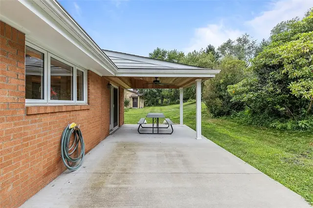 3166 Morningside Dr gallery image 23