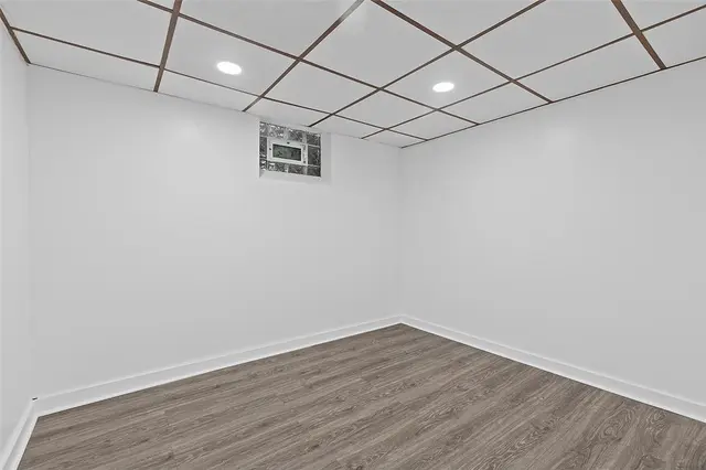 3166 Morningside Dr gallery image 35