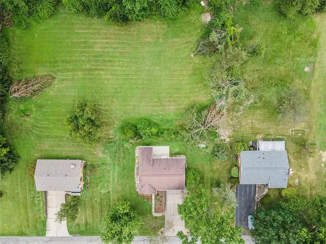3166 Morningside Dr gallery image 37