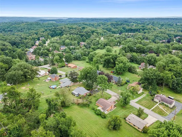 3166 Morningside Dr gallery image 42
