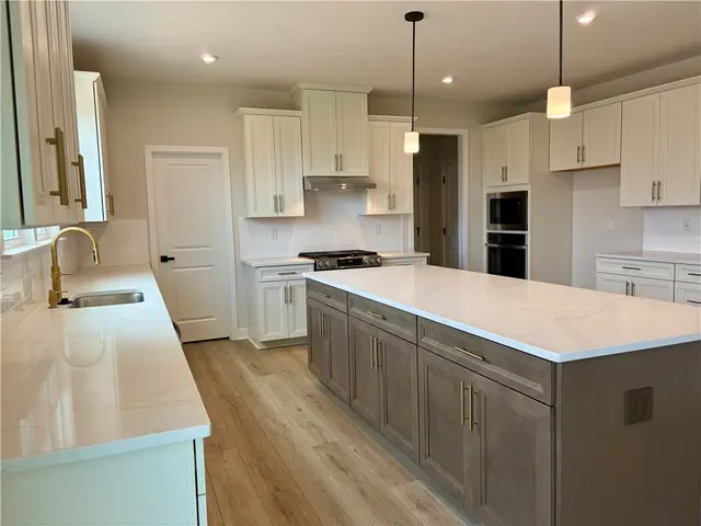 317 Pinewood Drive gallery image 7