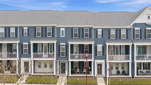 318 Harlequin St gallery image 2