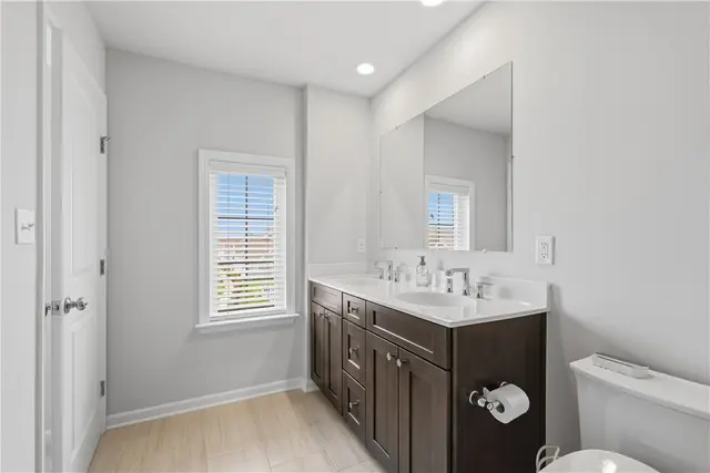 318 Harlequin St gallery image 8