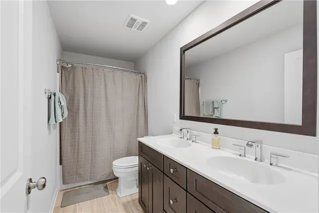 318 Harlequin St gallery image 10