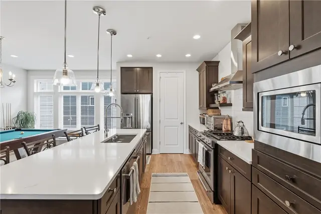 318 Harlequin St gallery image 12