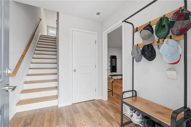 318 Harlequin St gallery image 15