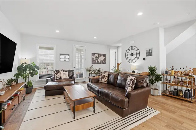 318 Harlequin St gallery image 19