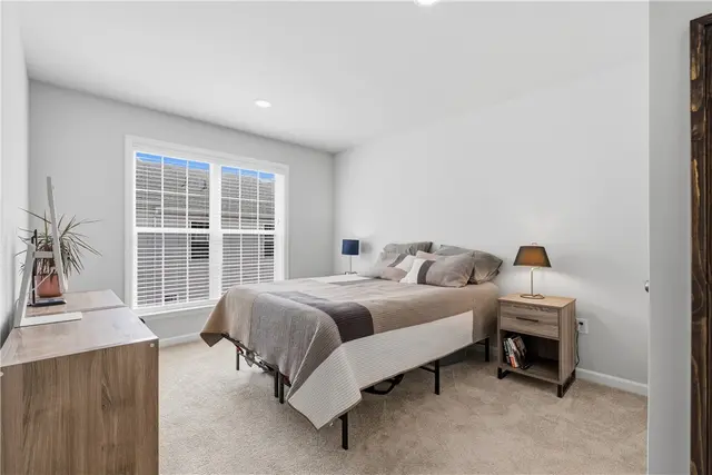 318 Harlequin St gallery image 33