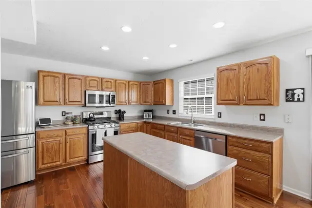 318 Village Drive gallery image 3