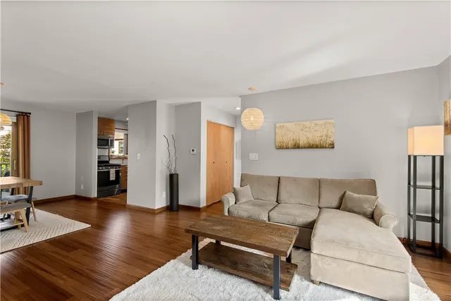 3180 Camberly Dr gallery image 6