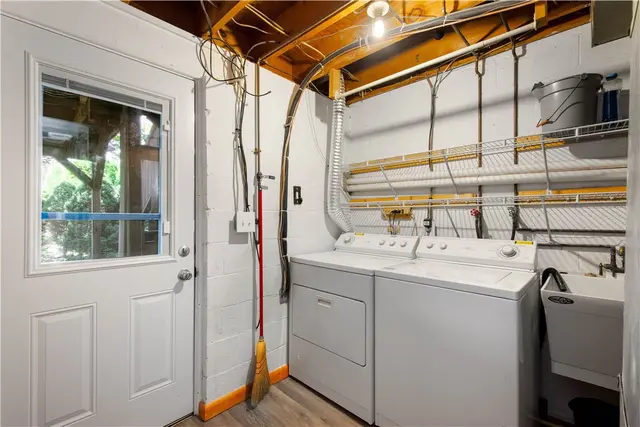 3180 Camberly Dr gallery image 9