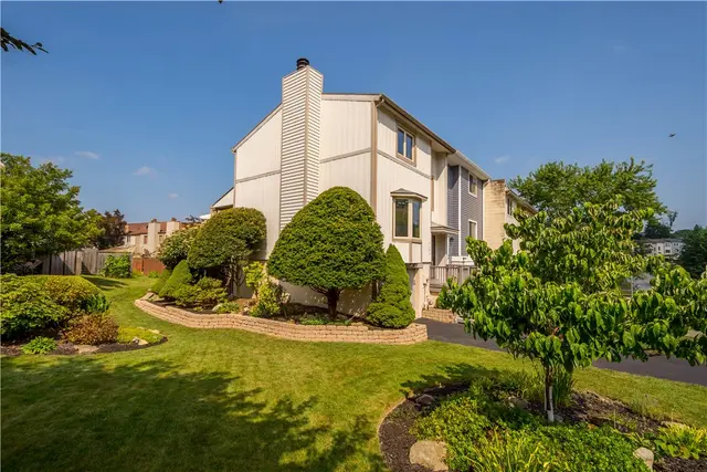 3180 Camberly Dr gallery image 12