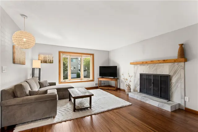 3180 Camberly Dr gallery image 13