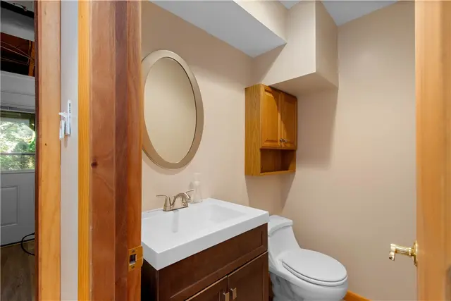 3180 Camberly Dr gallery image 15