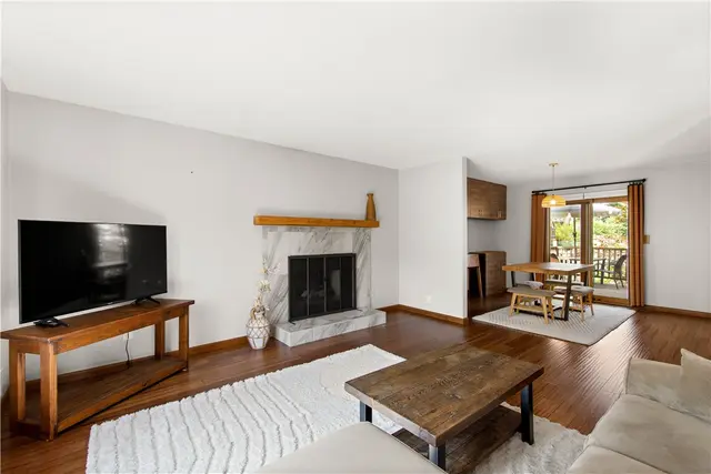 3180 Camberly Dr gallery image 22