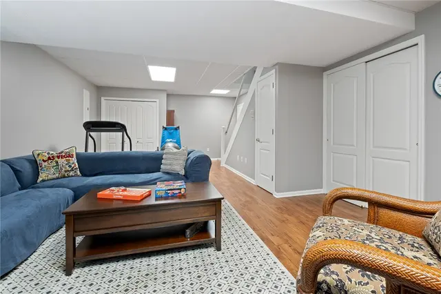 319 Blum Ave gallery image 15