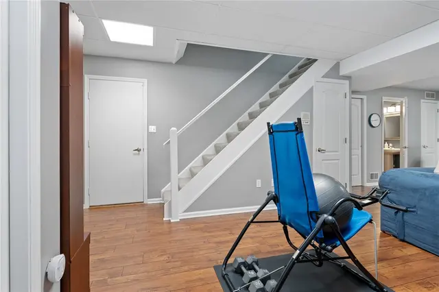 319 Blum Ave gallery image 24