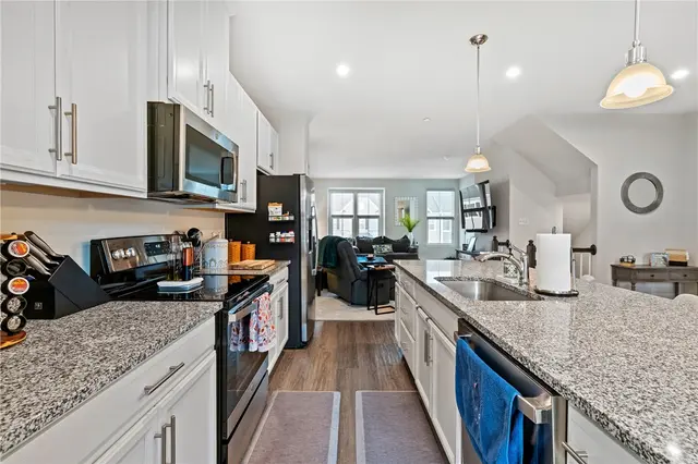 319 Caledonia Place gallery image 2