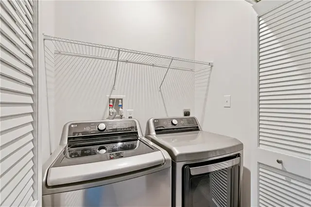 319 Caledonia Place gallery image 3