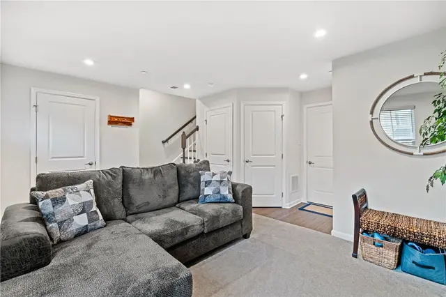 319 Caledonia Place gallery image 4