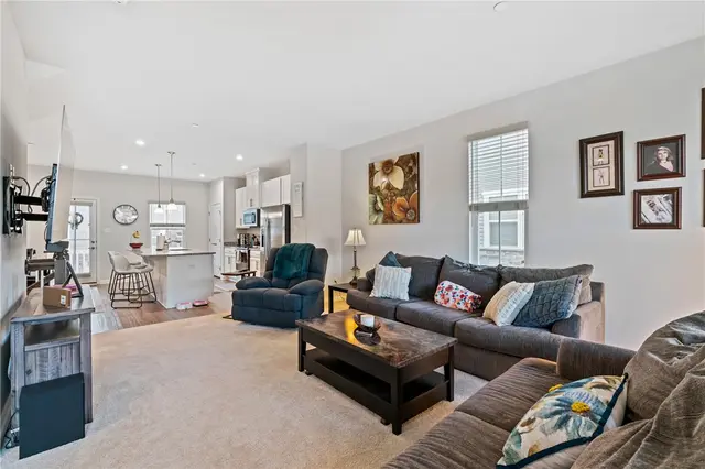 319 Caledonia Place gallery image 5