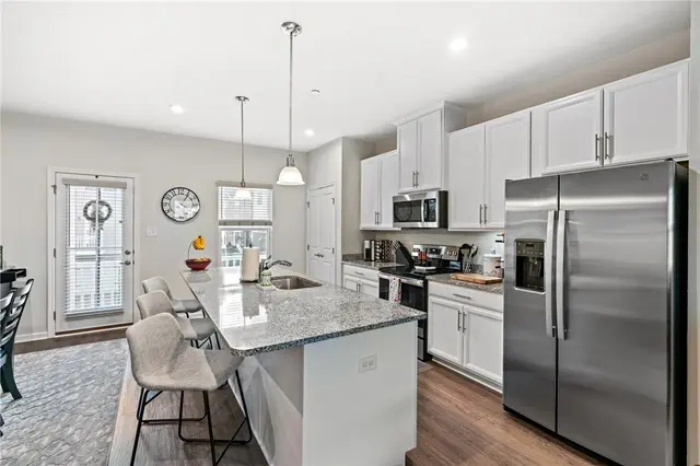 319 Caledonia Place gallery image 11