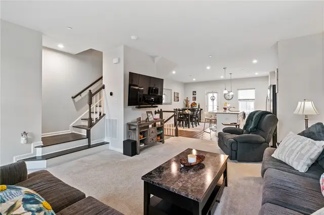 319 Caledonia Place gallery image 12