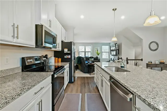 319 Caledonia Place gallery image 24