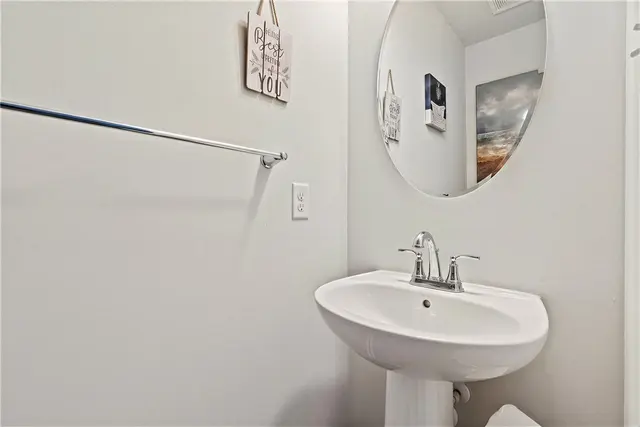 319 Caledonia Place gallery image 31