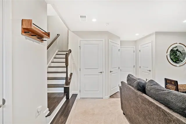 319 Caledonia Place gallery image 32