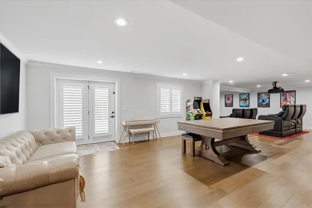 319 Crest Ln gallery image 4