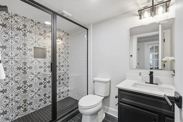 319 Crest Ln gallery image 5