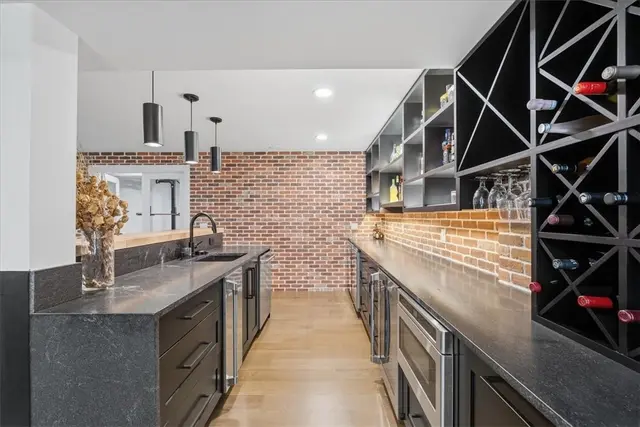 319 Crest Ln gallery image 11