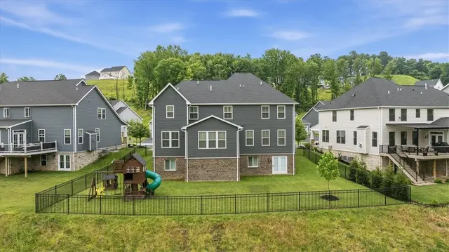 319 Crest Ln gallery image 15