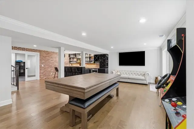 319 Crest Ln gallery image 16