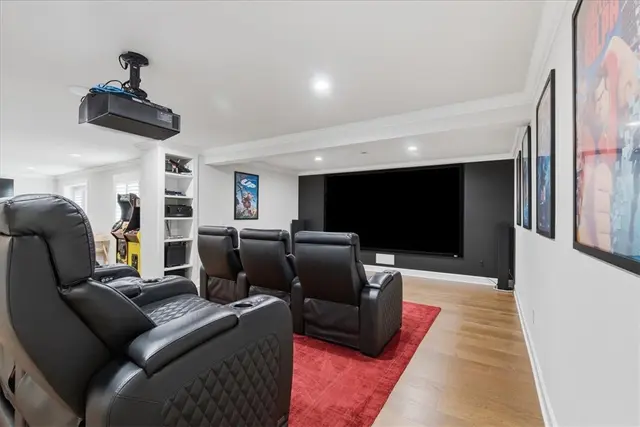 319 Crest Ln gallery image 17