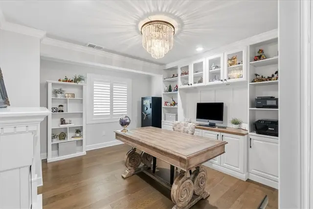 319 Crest Ln gallery image 18